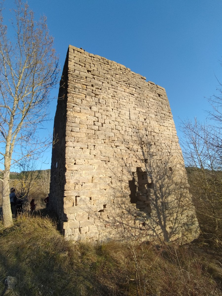 Torre de familia con asiento en Cortes a punto de derrumbarse.