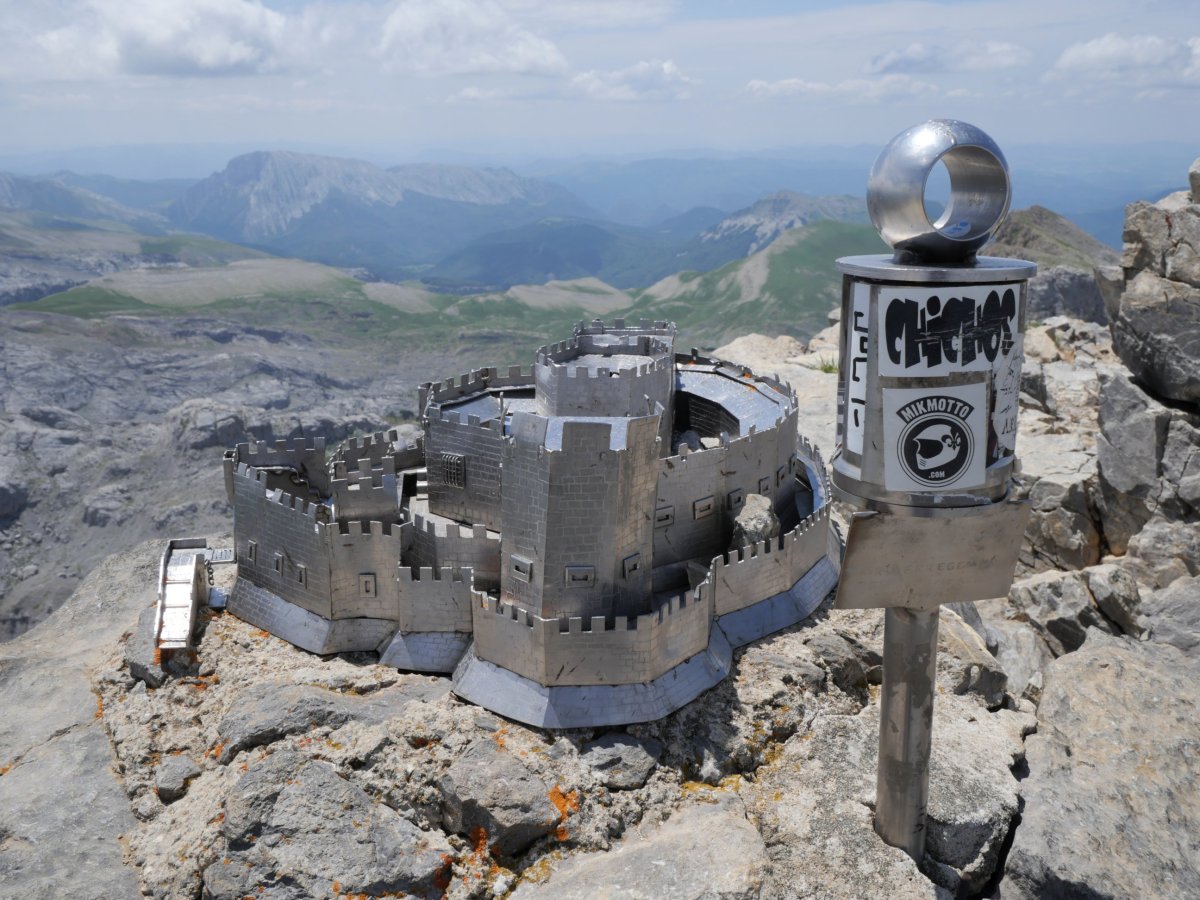 Hiru Erregeen Mahaia, txartelontziak