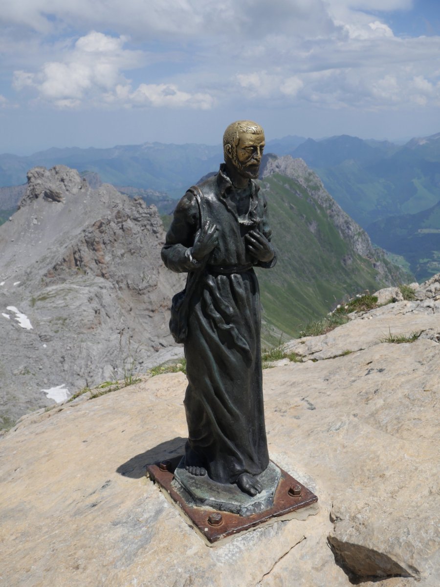 Frantziskoren irudia Hiru Erregeen Mahaiko tontorrean