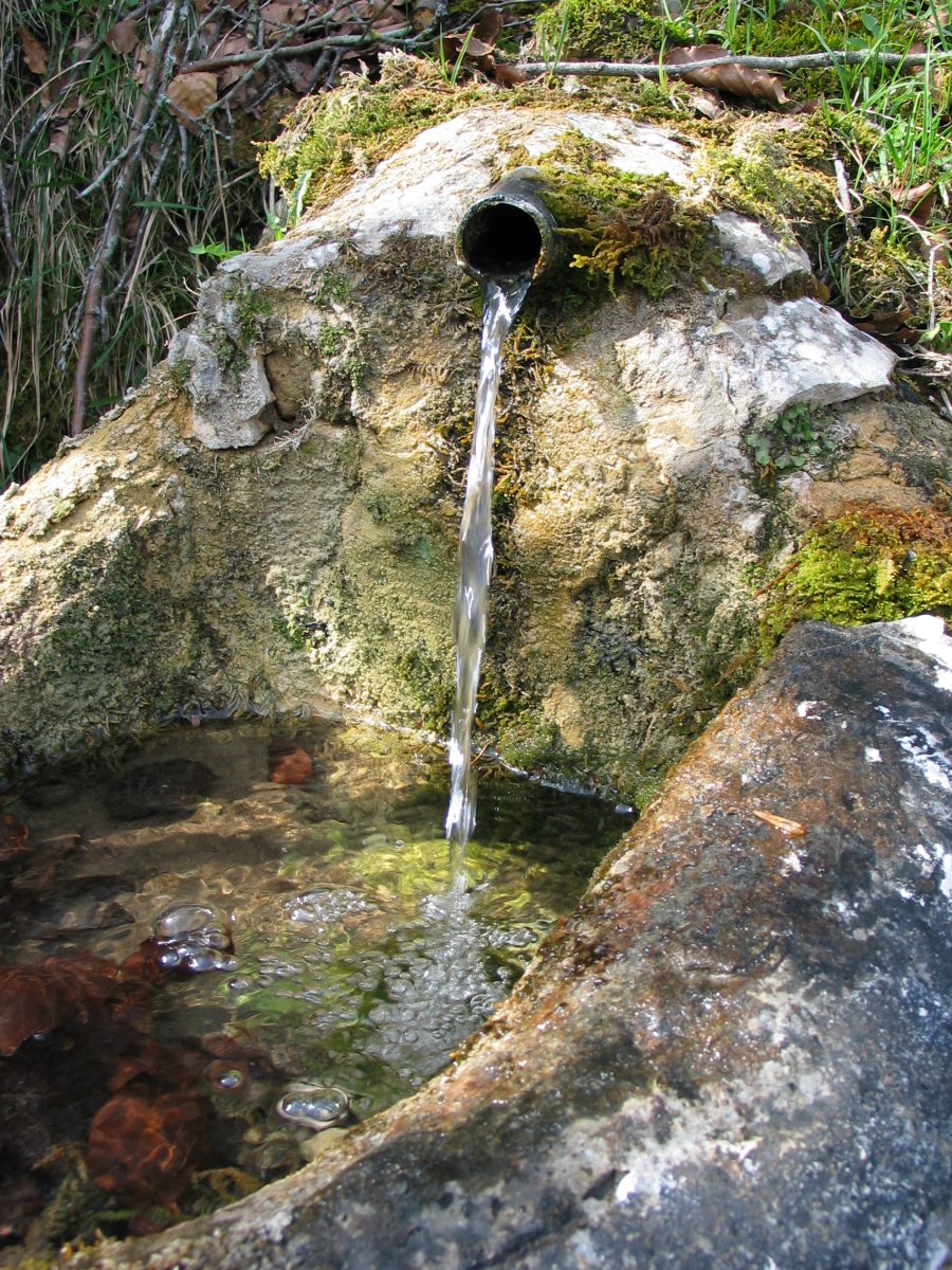 Andoingo mendateko iturria