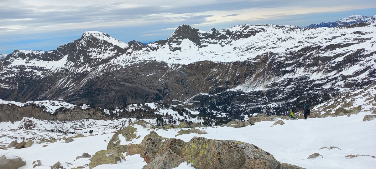 Aneto (3404m) Renclusa alderako ikuspegia Portillon aldetik jeistean
