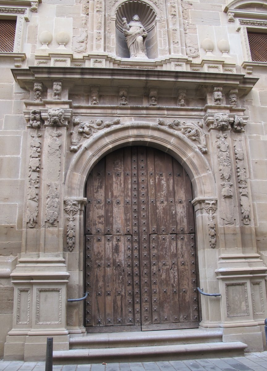 Dominikarrak komentua, Tutera