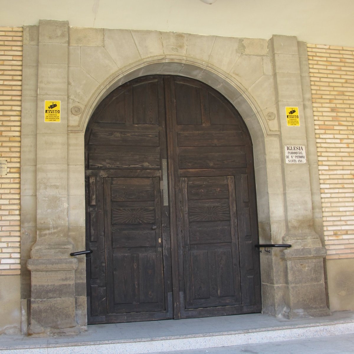 Santa Ana eliza, Buñuel