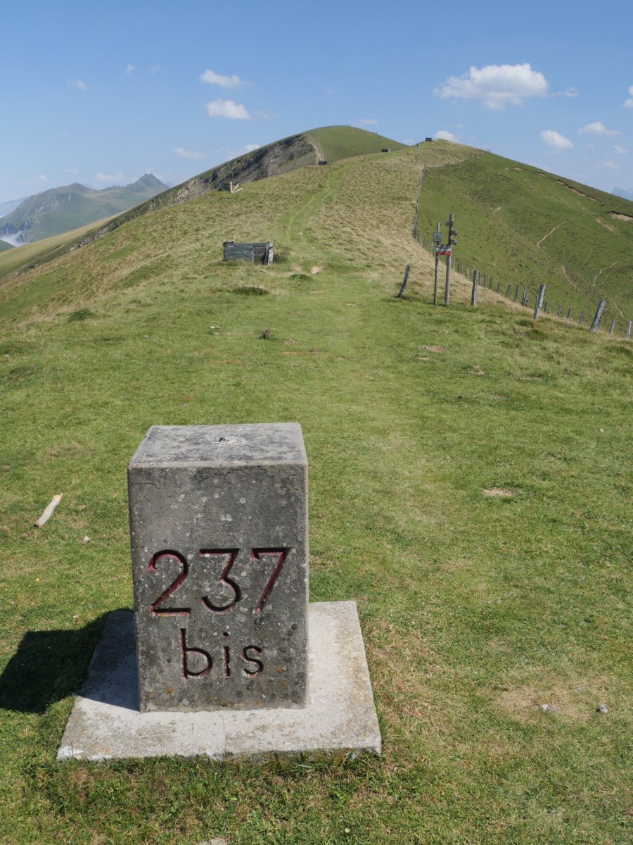 237bis mugarria, Iturzaetako lepotik bertan