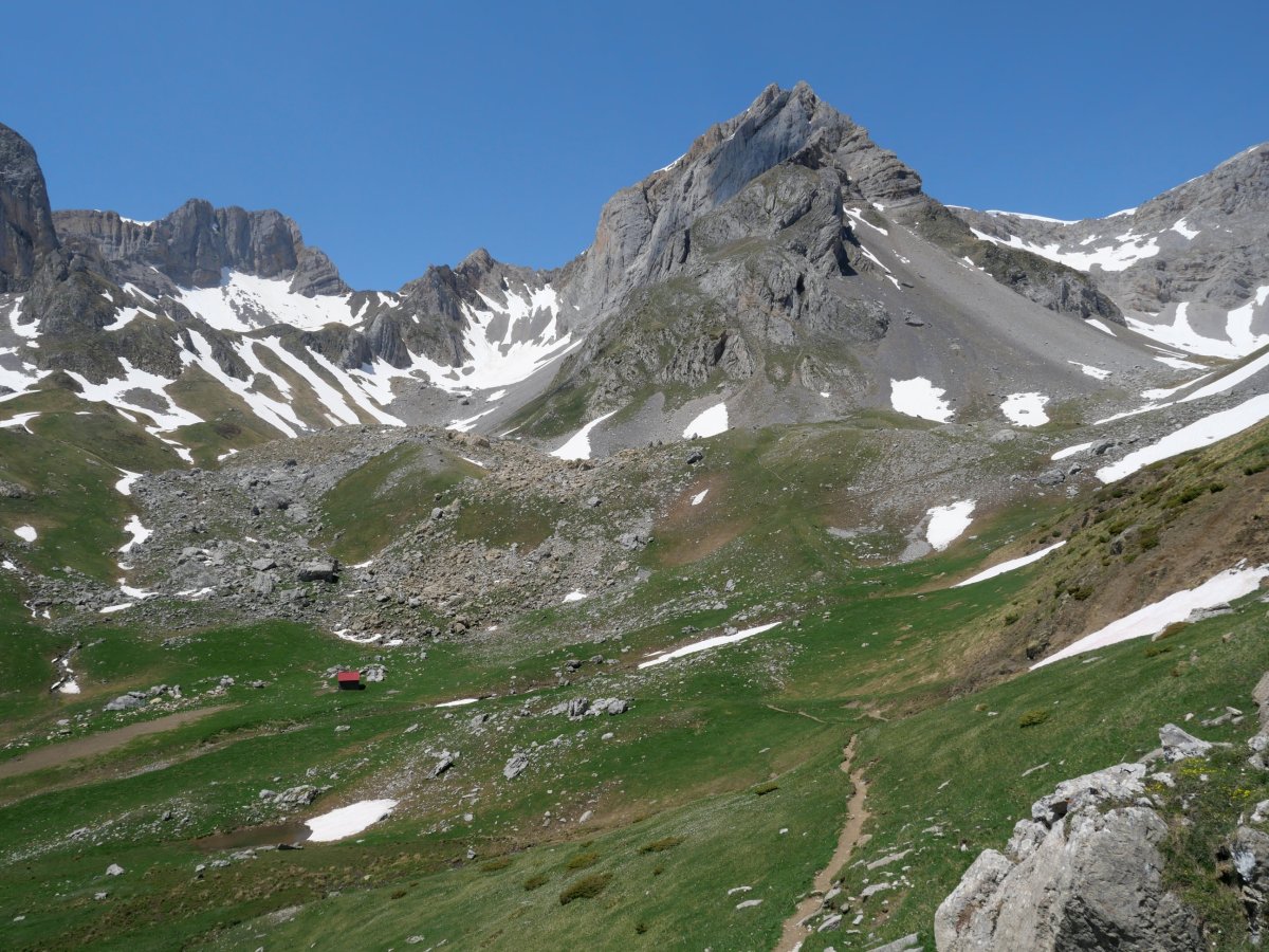 Acherito, bailararen buruan