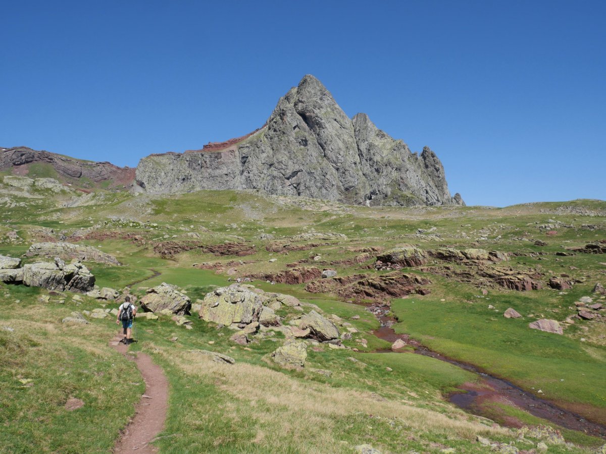 Anayetera gerturatzen