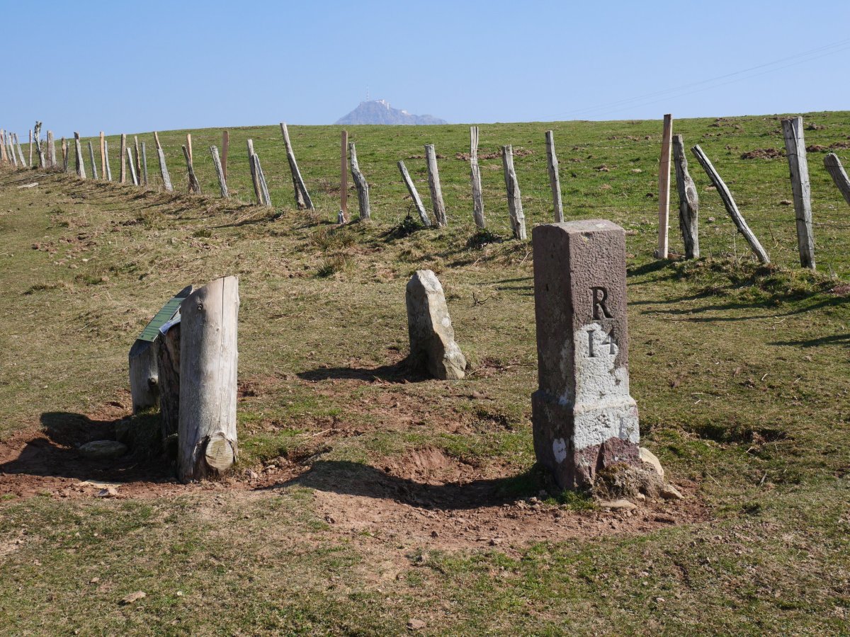 R14 mugarria Erentzazun