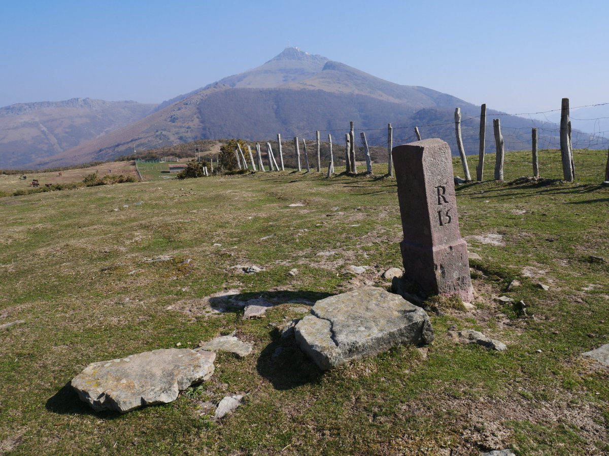 R15 mugarria Erentzazun