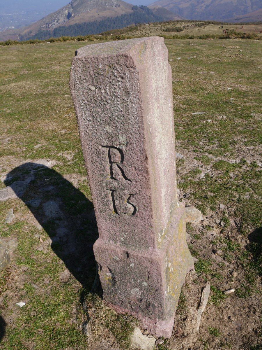 R15 mugarria Erentzazun