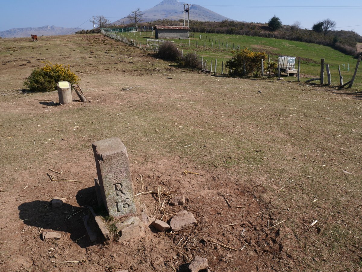 R16 mugarria Erentzazun