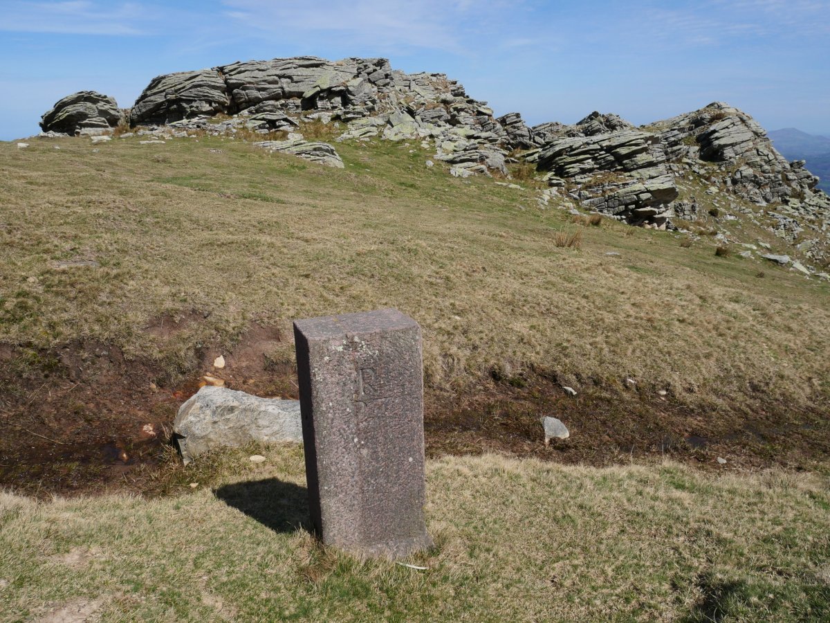 27. mugarria Larrunen