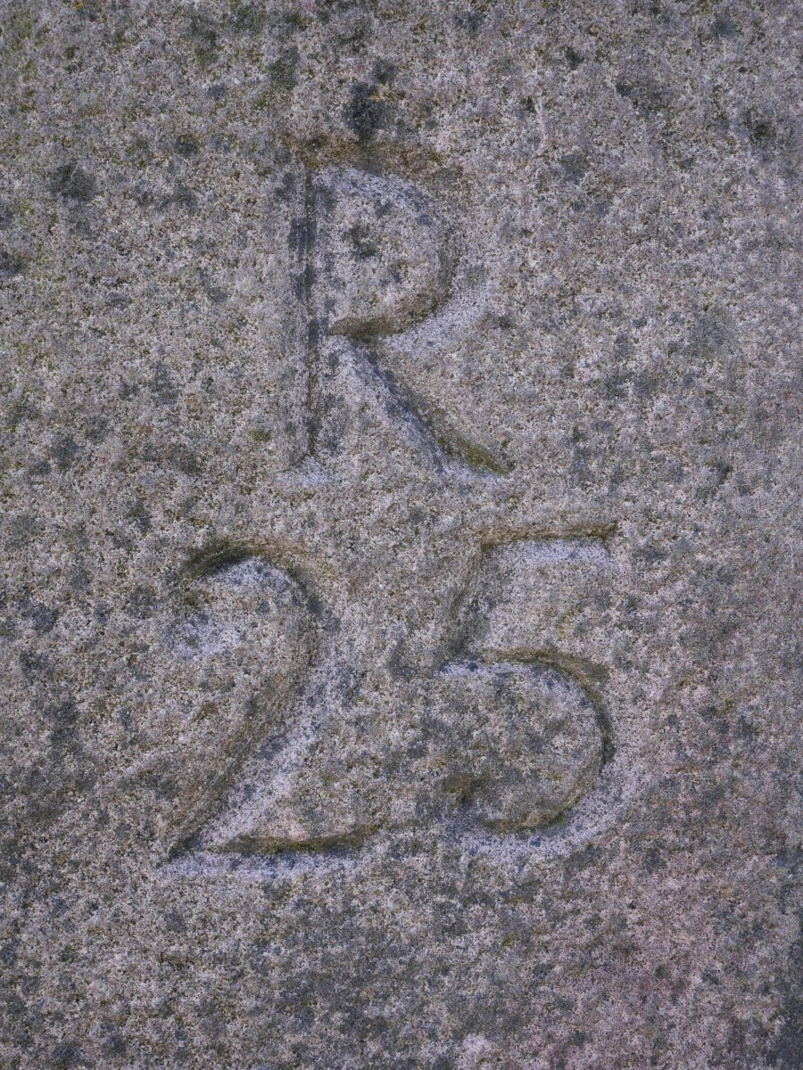 25. mugarria Larrunen