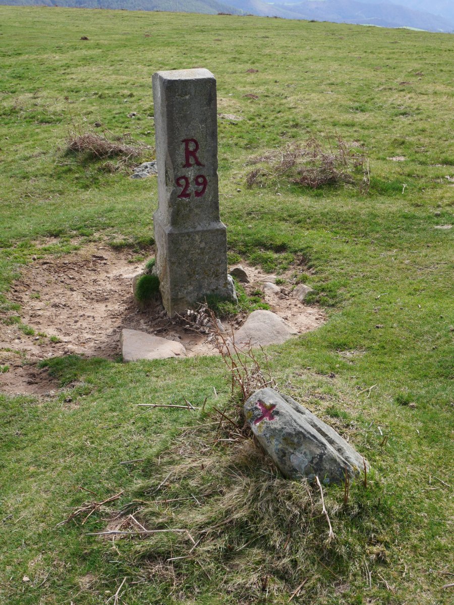 R29 mugarria Larrunen