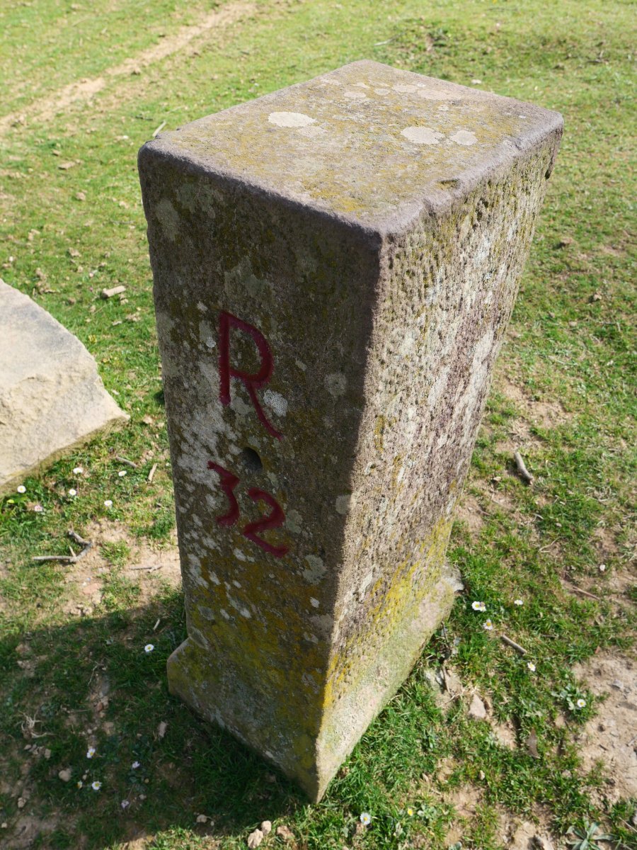 30. mugarria Larrunen