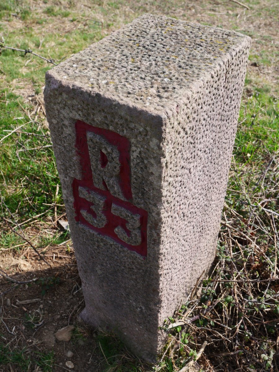 33. mugarria, Larrun