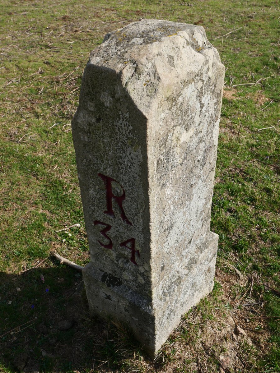 34. mugarria, Larrun