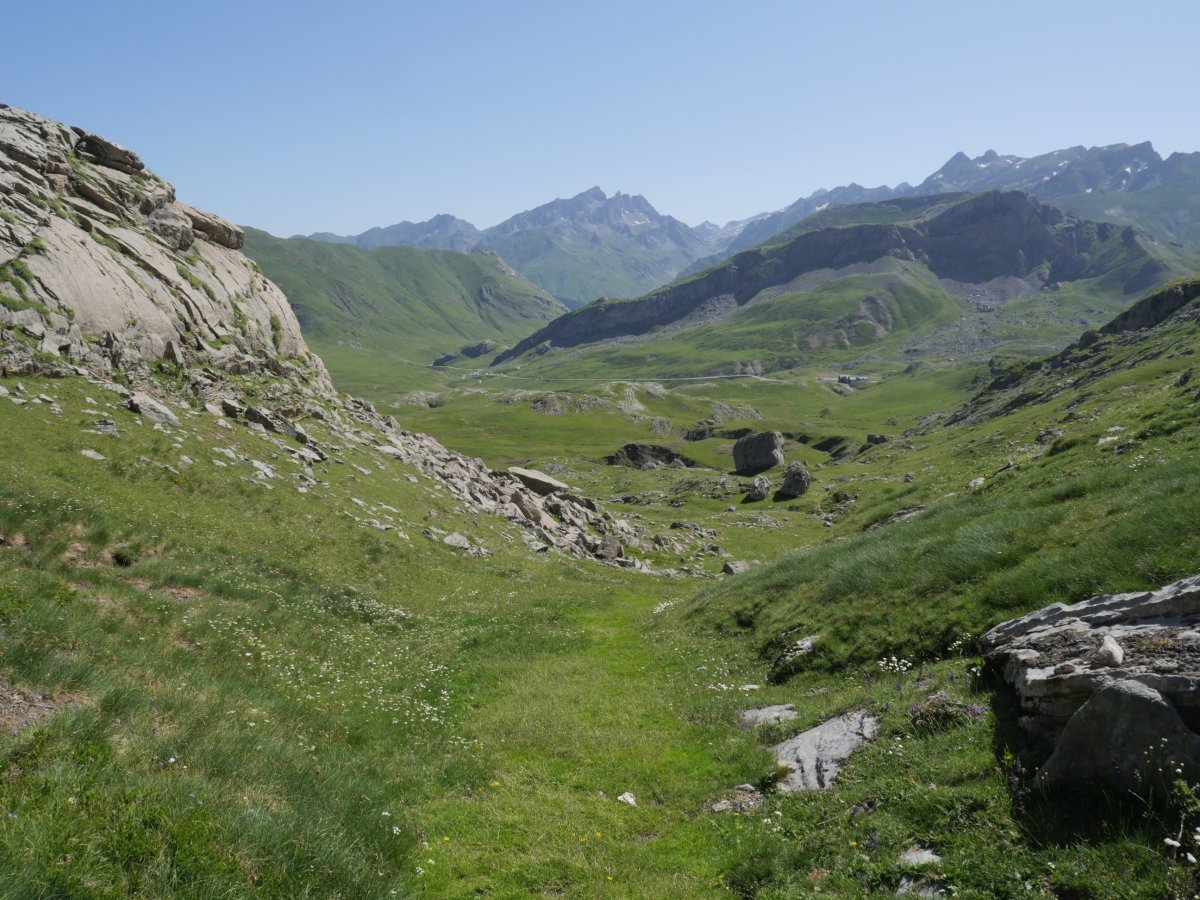 Portalet aldeko ikuspegia, atzera begiratuta