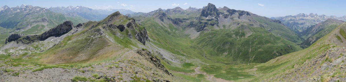 Pic d'Anéou eta Canal Royako Plana de la Rinconadako sakana, Anayet haitza gainean duela