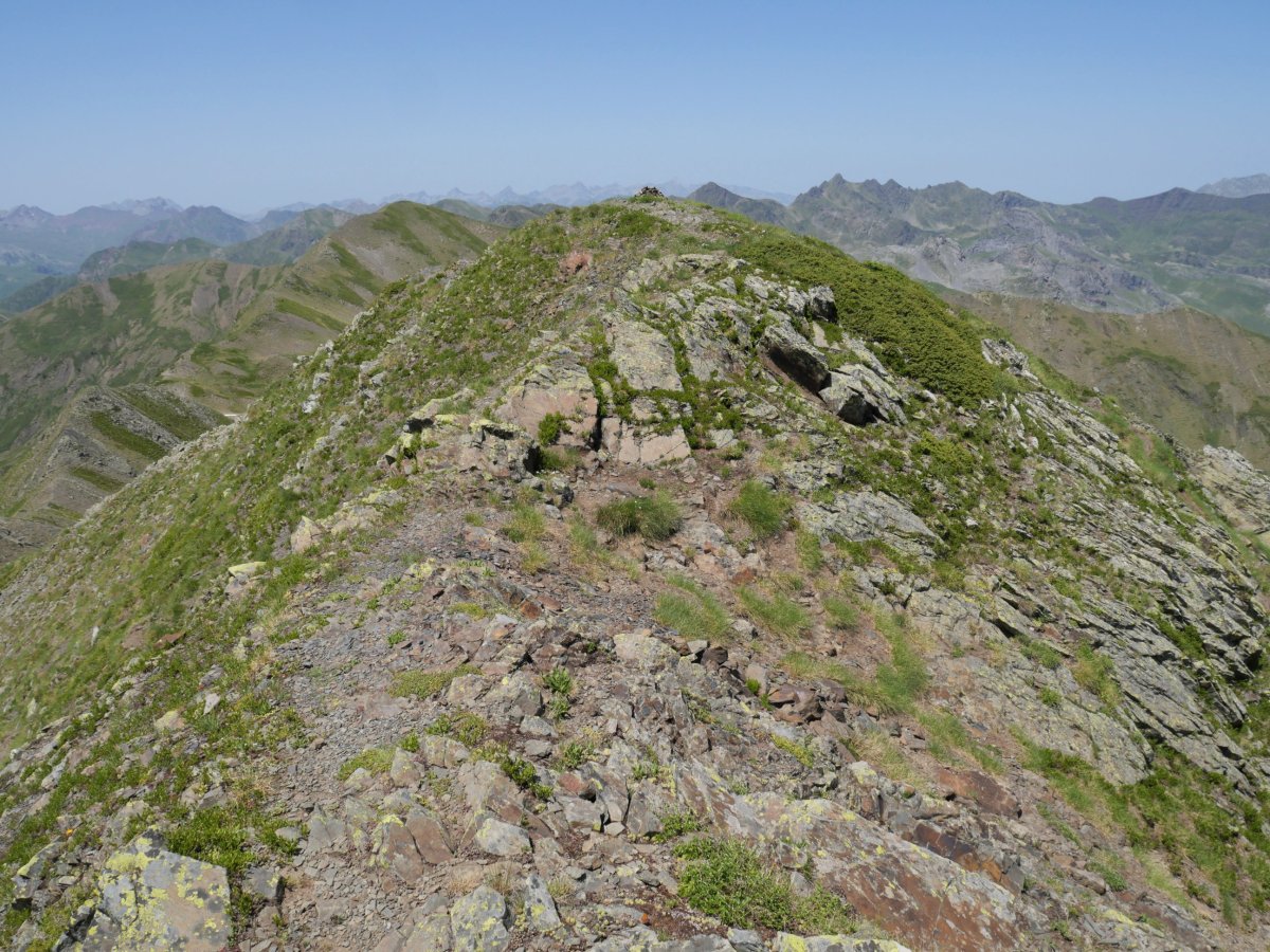 Peña Blancaren mendebaldeko tontorra ekialdetik