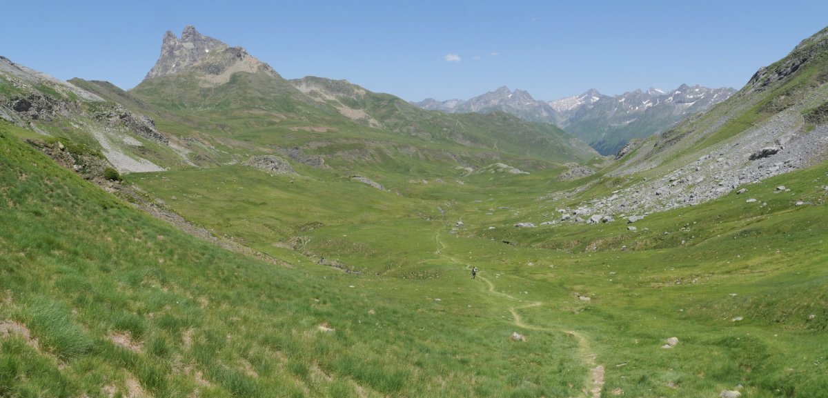 Plaa de la Gradillèreko larreetan behera