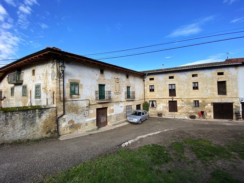 Gaunatarren Oinetxea