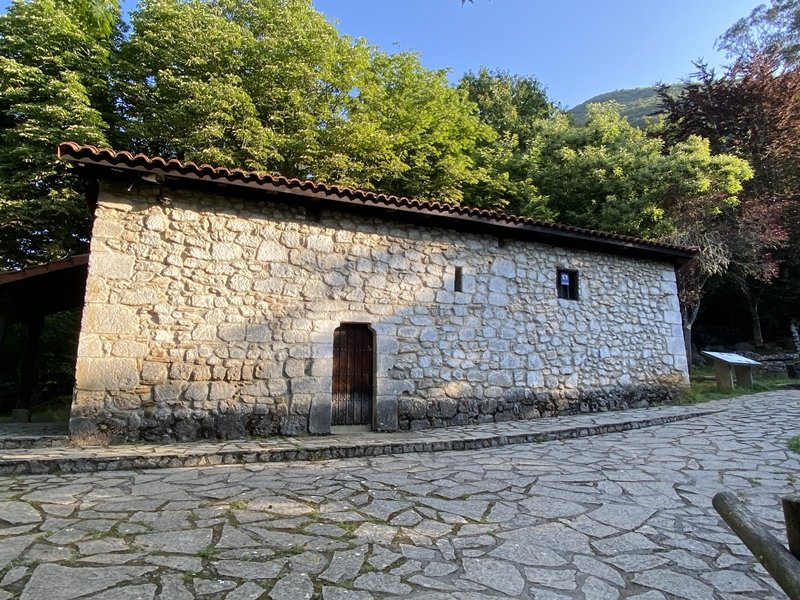 Santimamiñe Ermita. Kortezubi (Basondo)