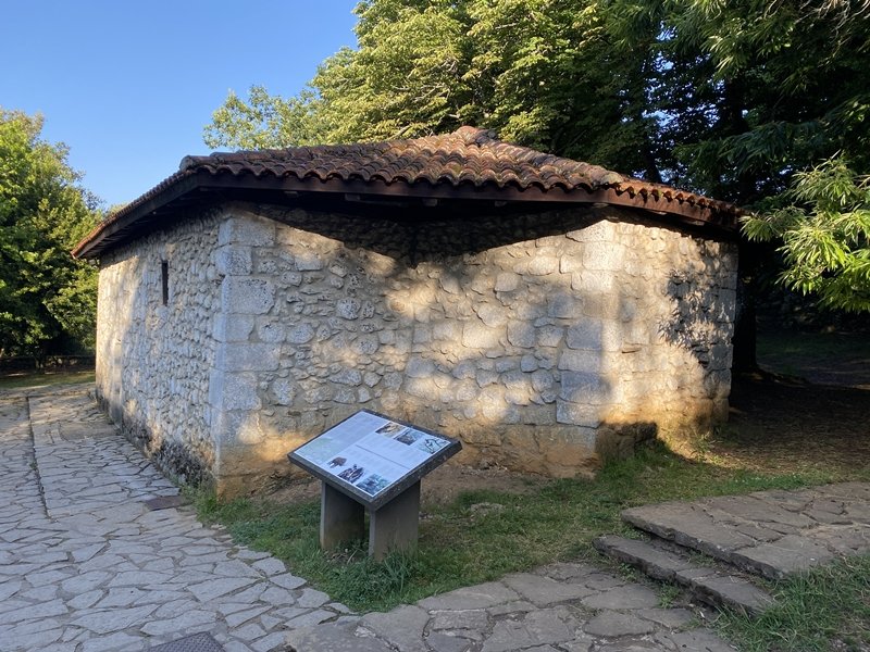 Santimamiñe Ermita. Kortezubi (Basondo)