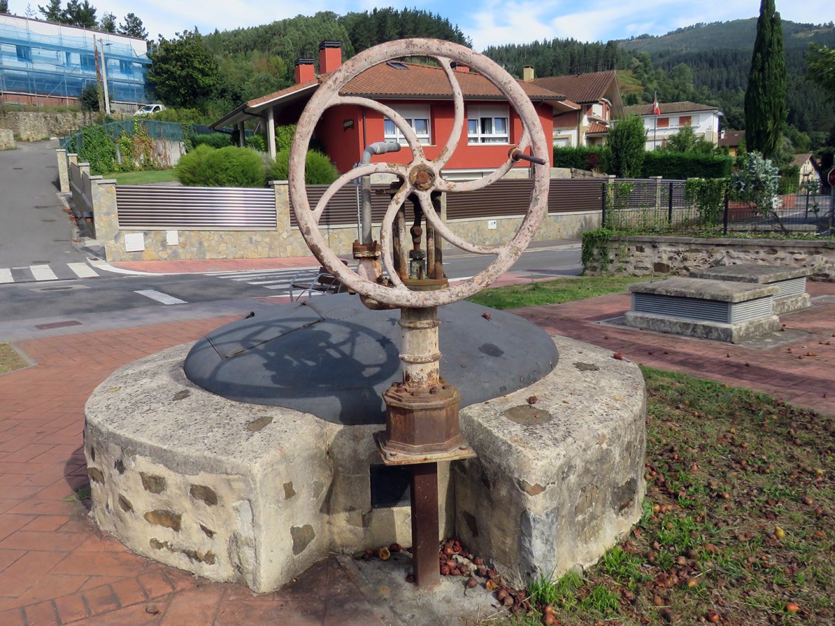 Ura ateratzeko putzua, Luiaondo-Aiara