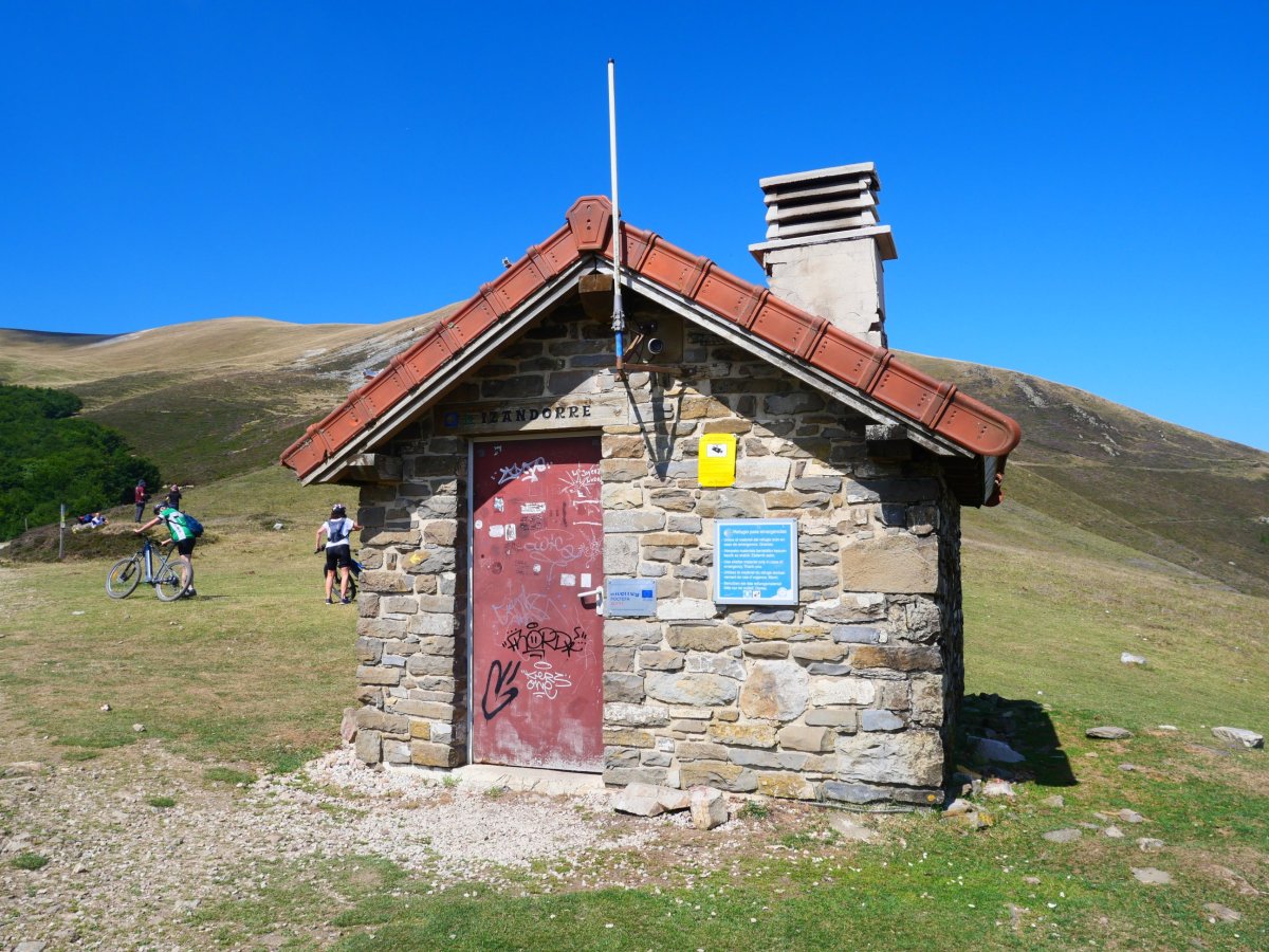 Aterpe txiki bat erromesentzat