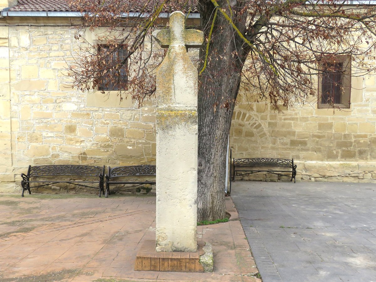 Gurutzea eliz atarian, Saratsu-Lantaron