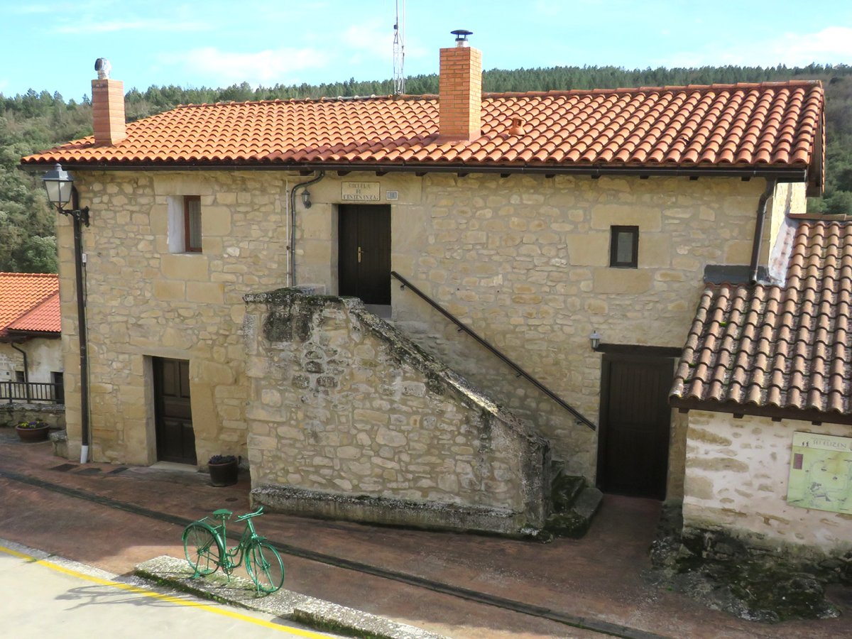 Ikastetxea, Quintanilla-Erriberabeitia