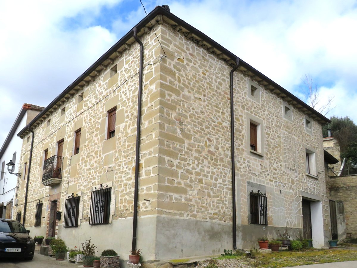 Etxea (Iturri kalea 32) Saratsu-Lantaron