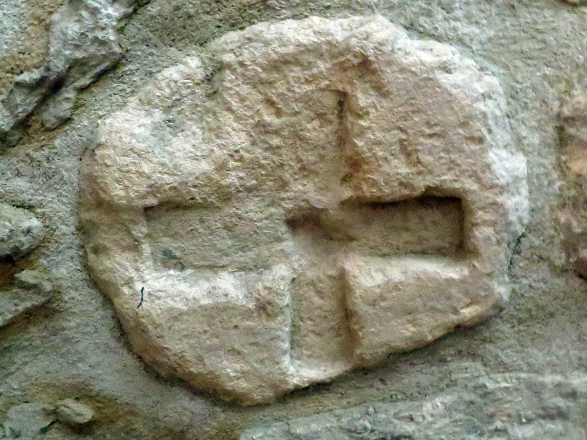 Hilarria Luzio etxe barruan, Abartzuza