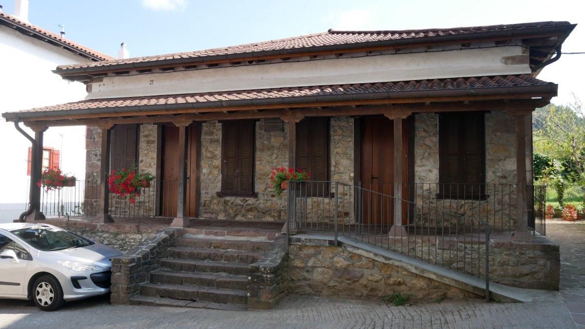 Eskola zaharrak, Etxalar