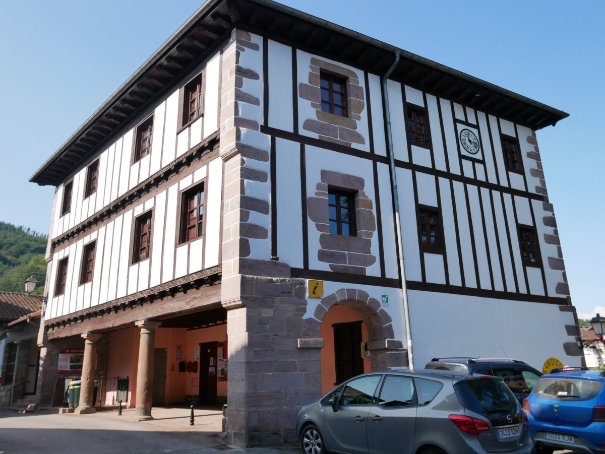 Kultur Etxea, Etxalar