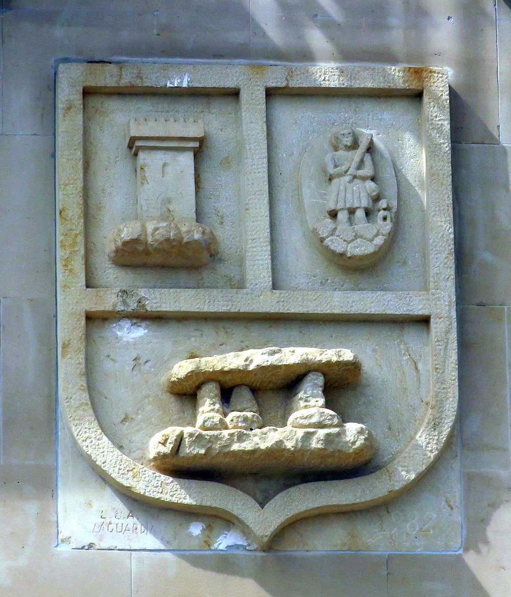 Udaletxeko armarria, Bilar