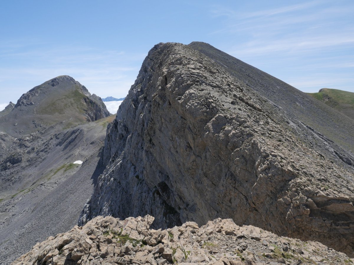 Ekialdeko bizkarreko igoerako pasarte bat. Ezker aldean Acherito.