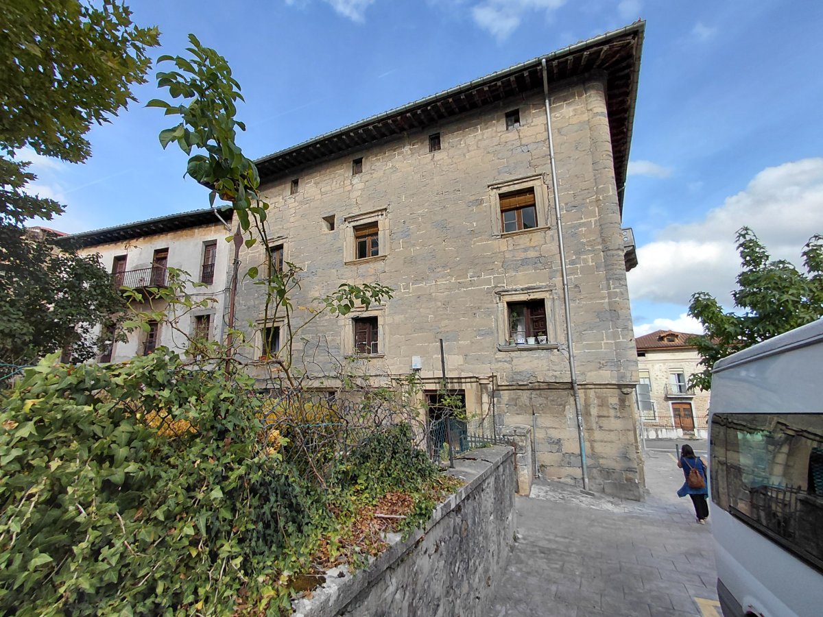 Ortés de Velasco Jauregia. Urduña