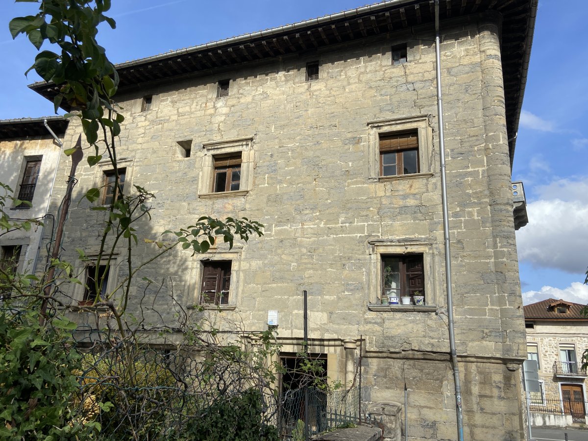 Ortés de Velasco Jauregia. Urduña