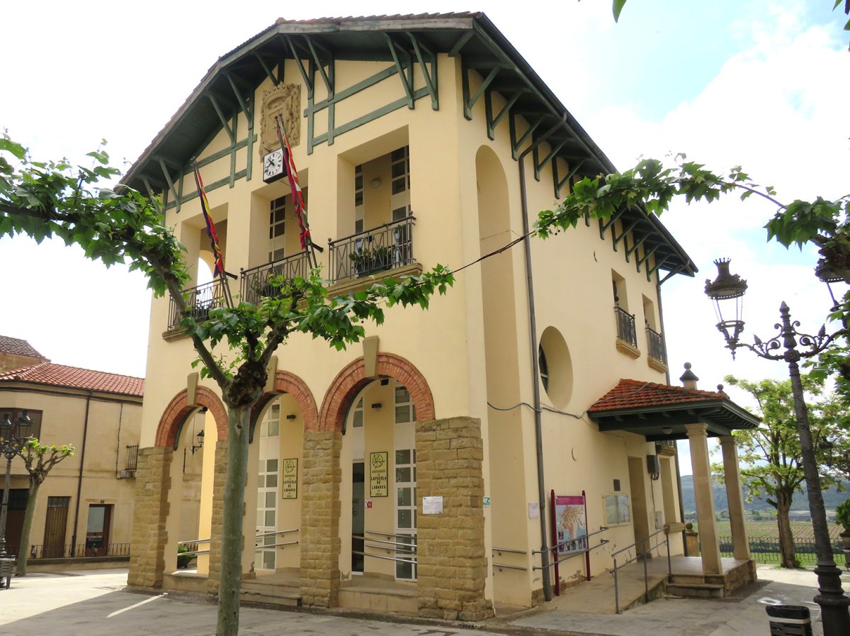 Udaletxea, Lapuebla de Labarca