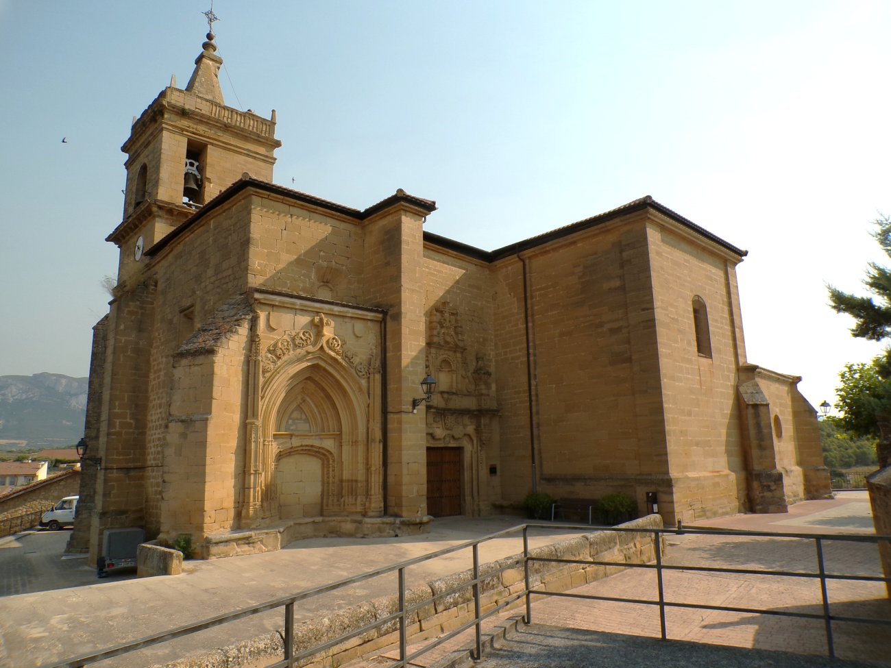 Andra Maria Sortzez Garbiaren Eliza. Navaridas